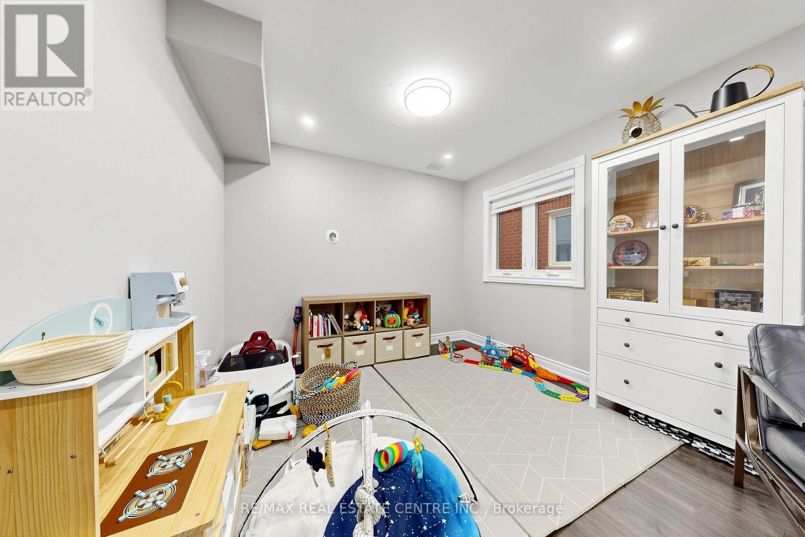 33 BLACKMERE CIRCLE - 9