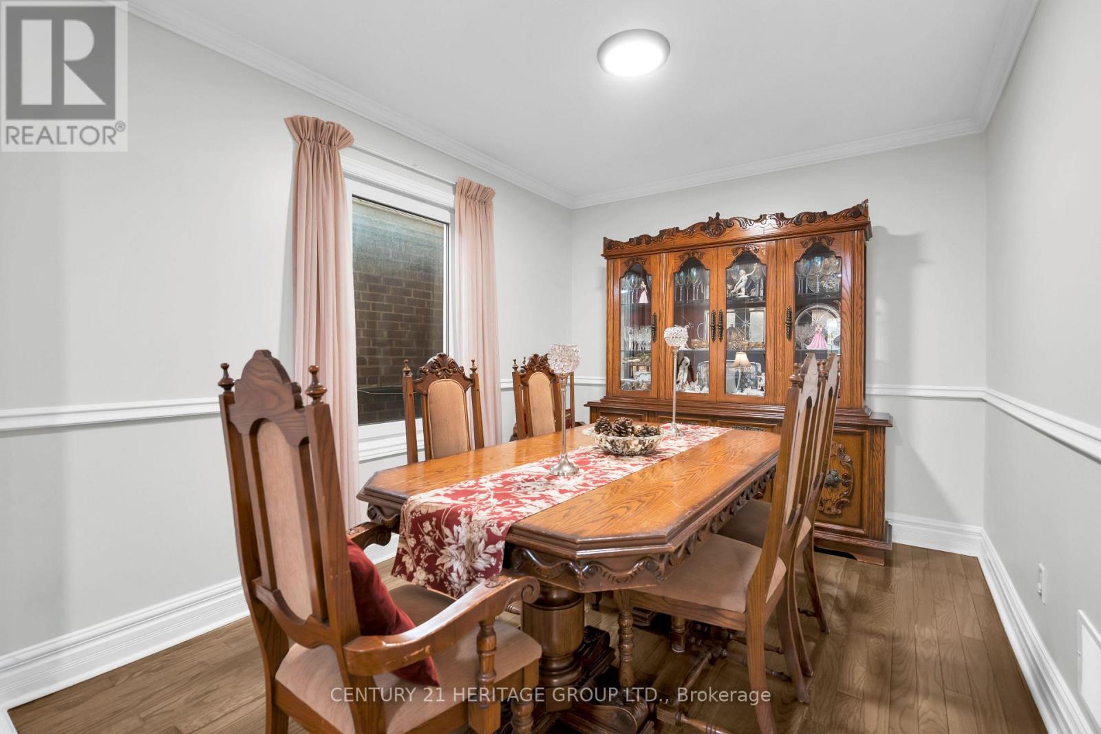 33 SANDERSTEAD AVENUE - 11