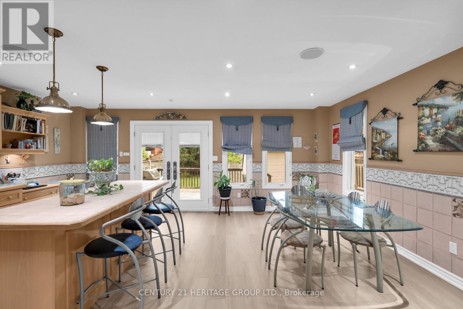 33 SANDERSTEAD AVENUE - 12