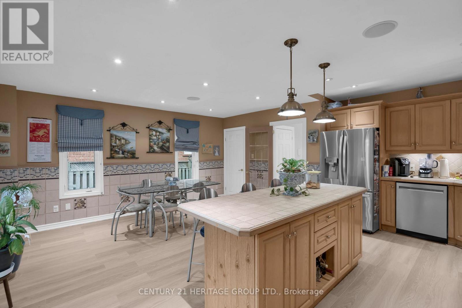 33 SANDERSTEAD AVENUE - 13