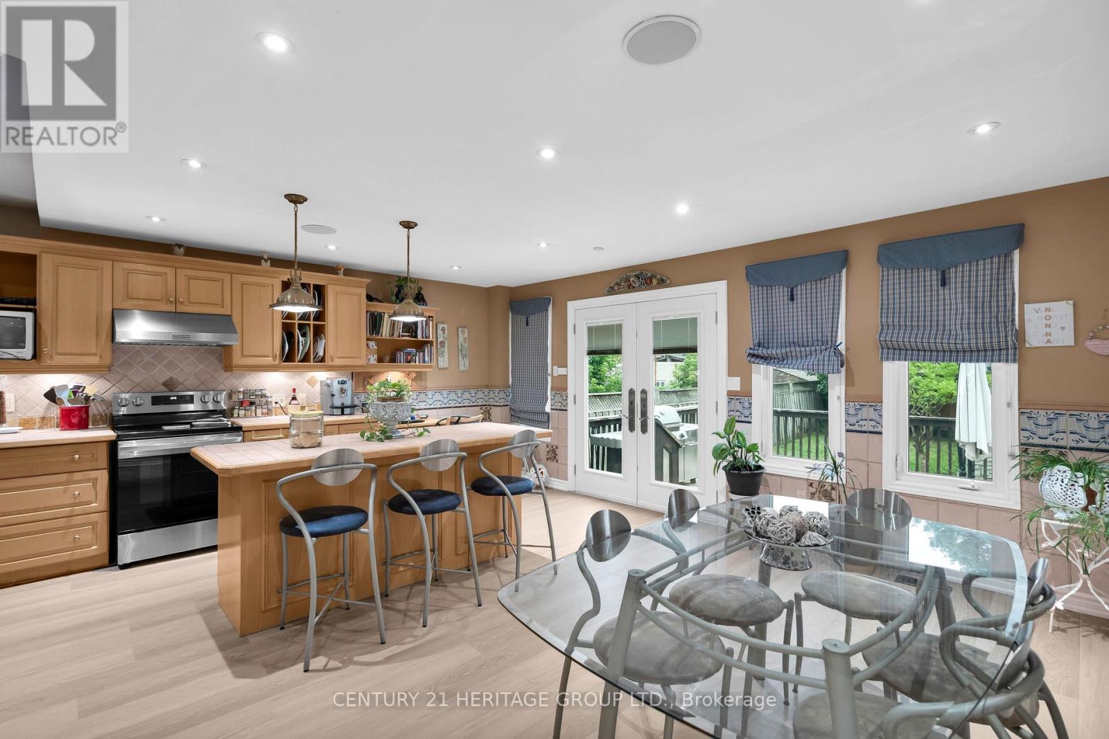 33 SANDERSTEAD AVENUE - 15
