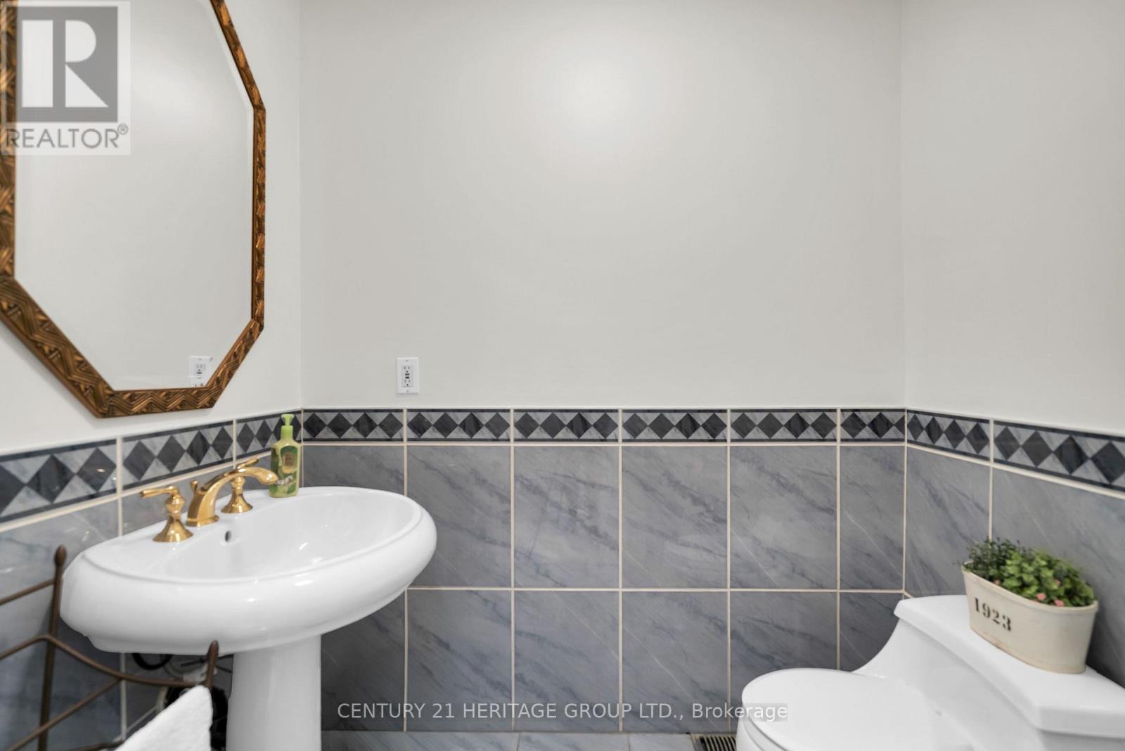 33 SANDERSTEAD AVENUE - 17