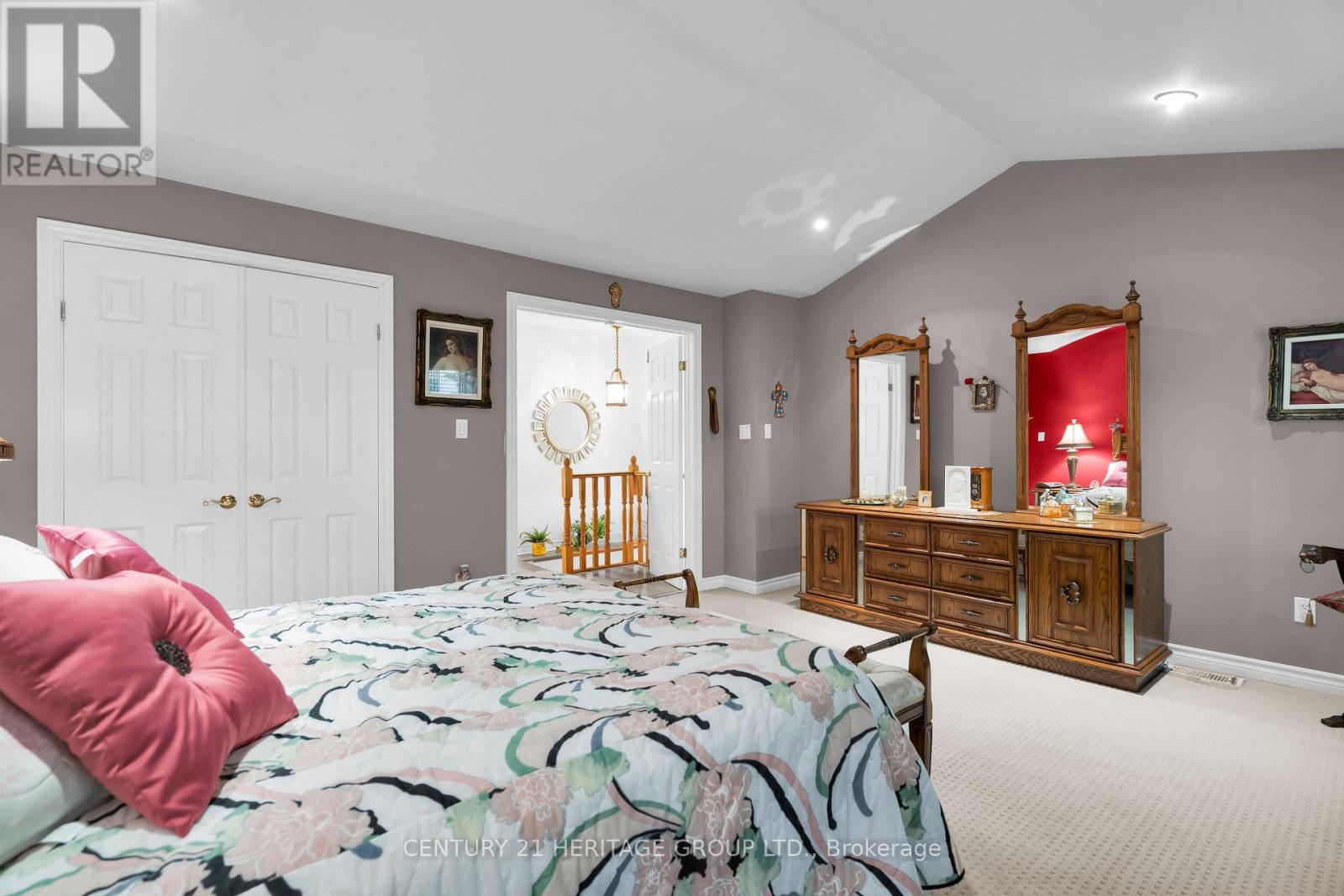 33 SANDERSTEAD AVENUE - 19