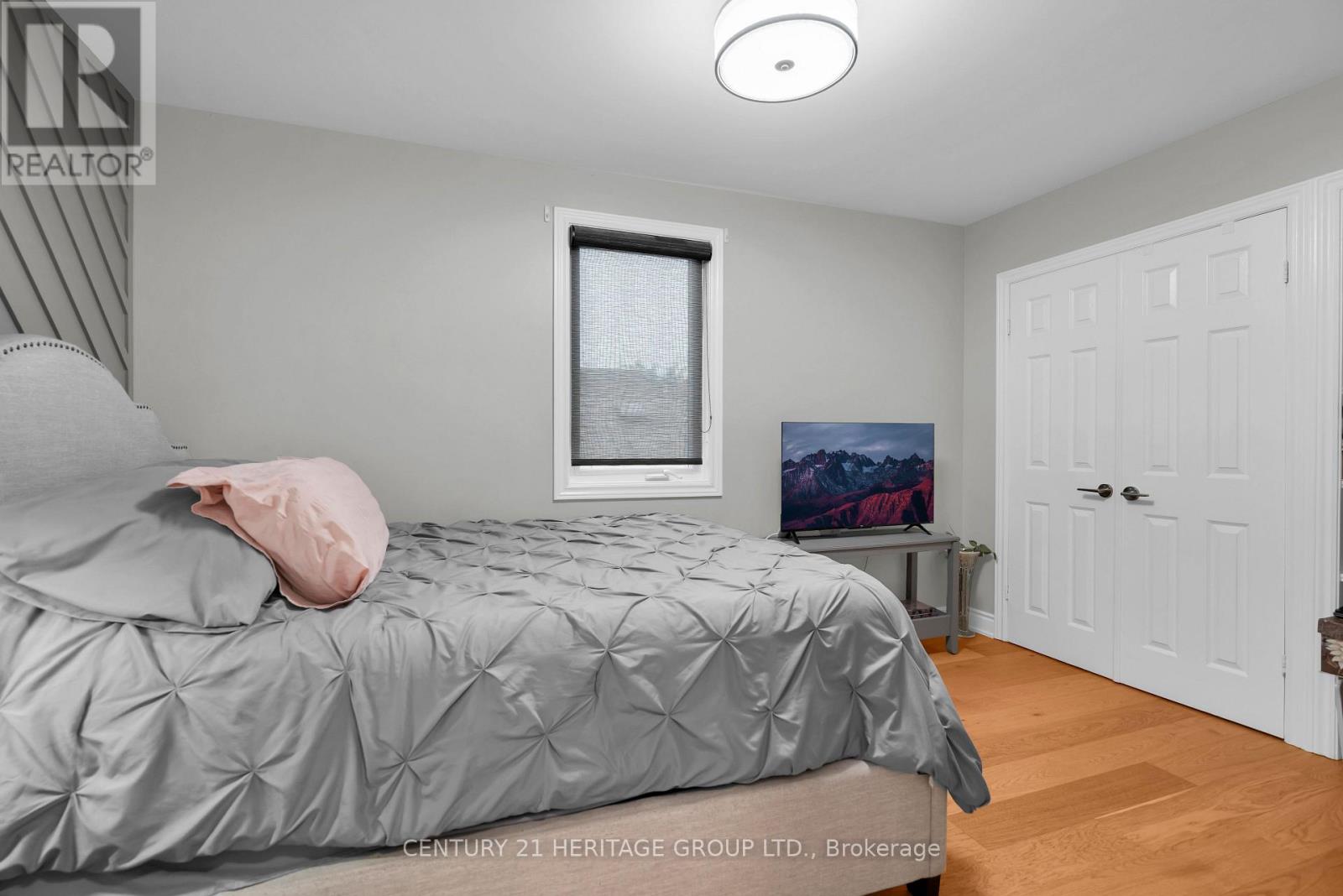 33 SANDERSTEAD AVENUE - 20