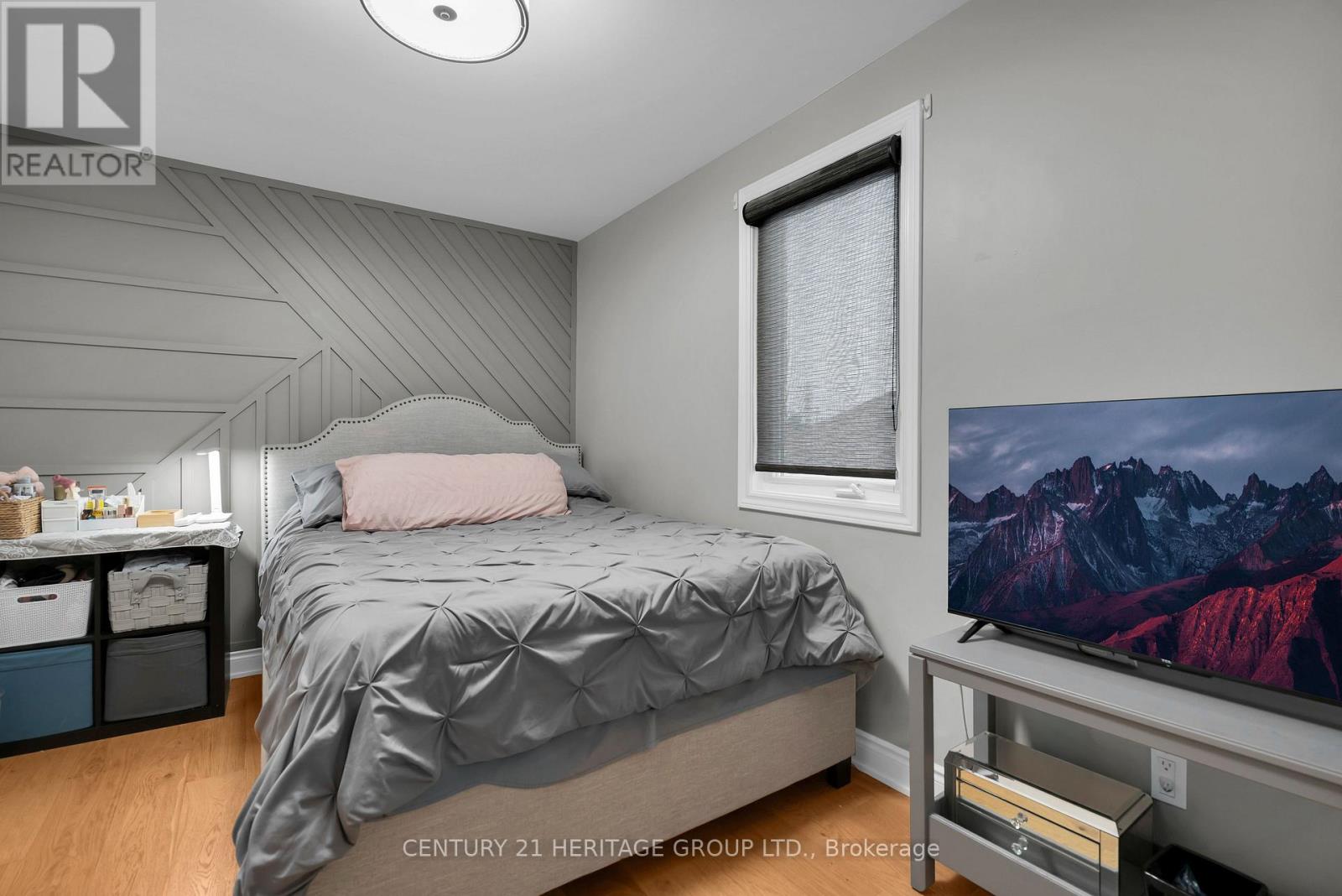 33 SANDERSTEAD AVENUE - 21
