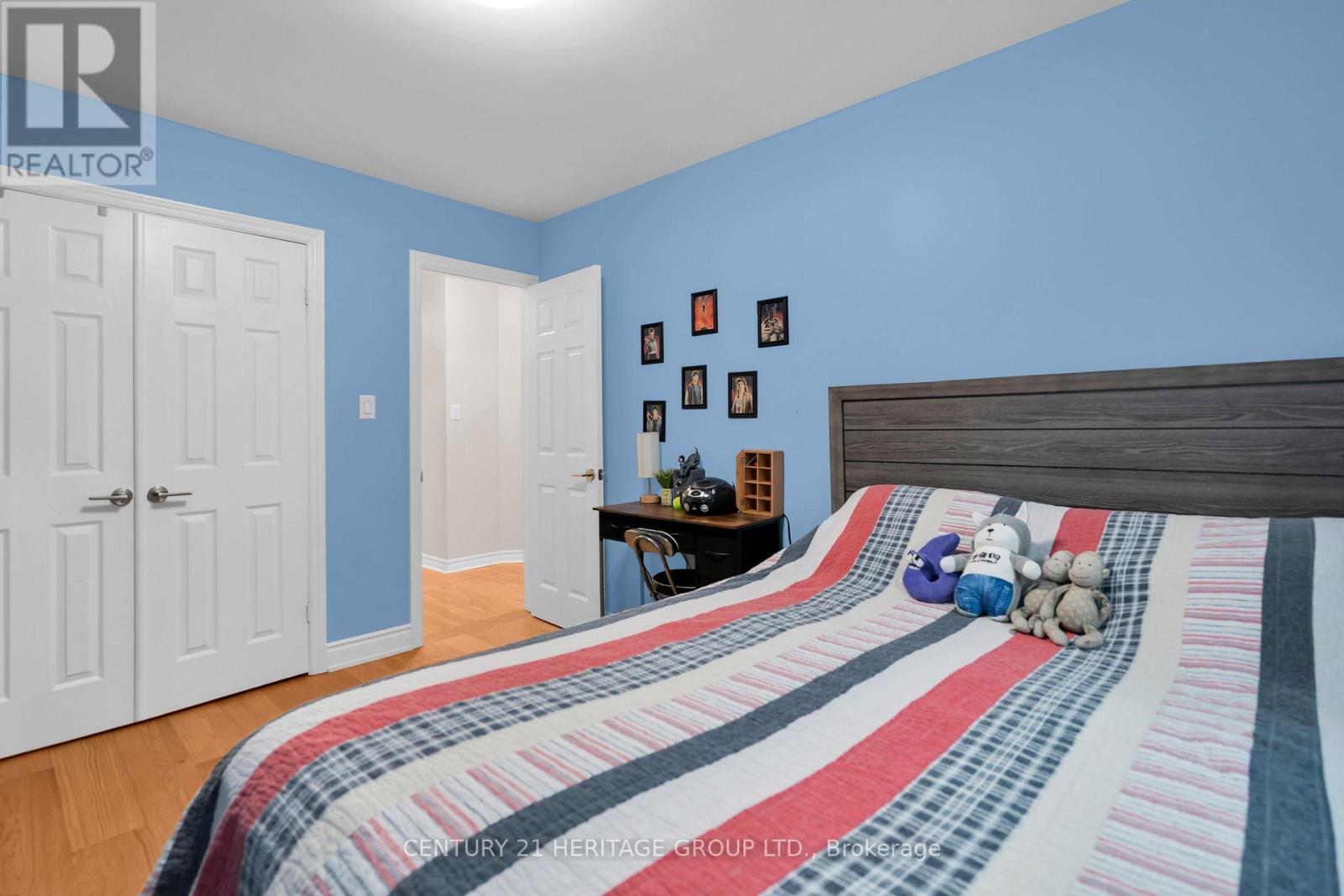 33 SANDERSTEAD AVENUE - 22
