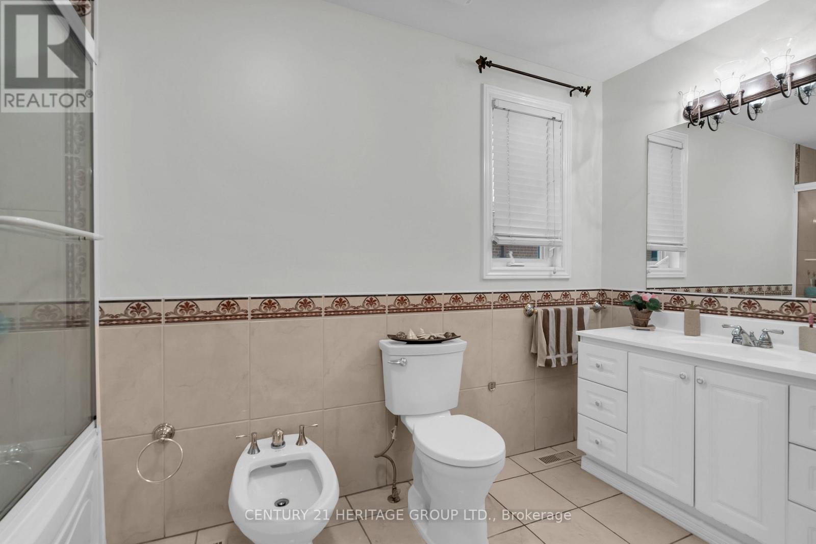 33 SANDERSTEAD AVENUE - 27