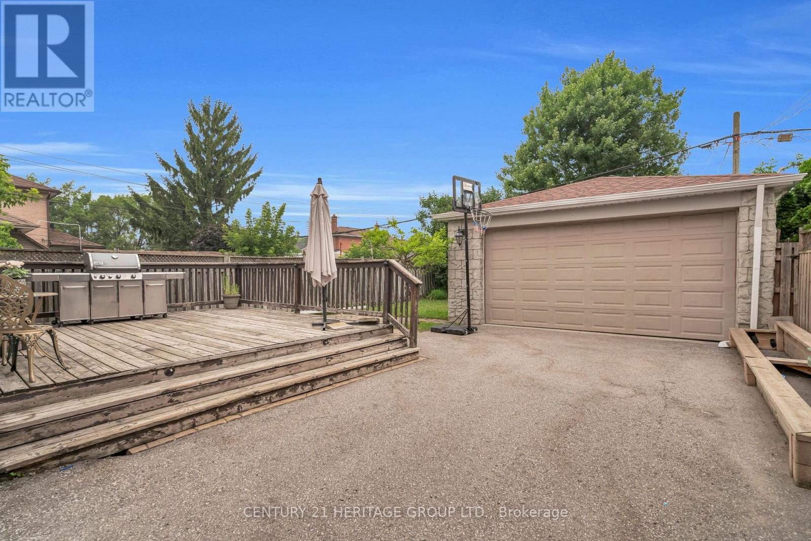 33 SANDERSTEAD AVENUE - 39