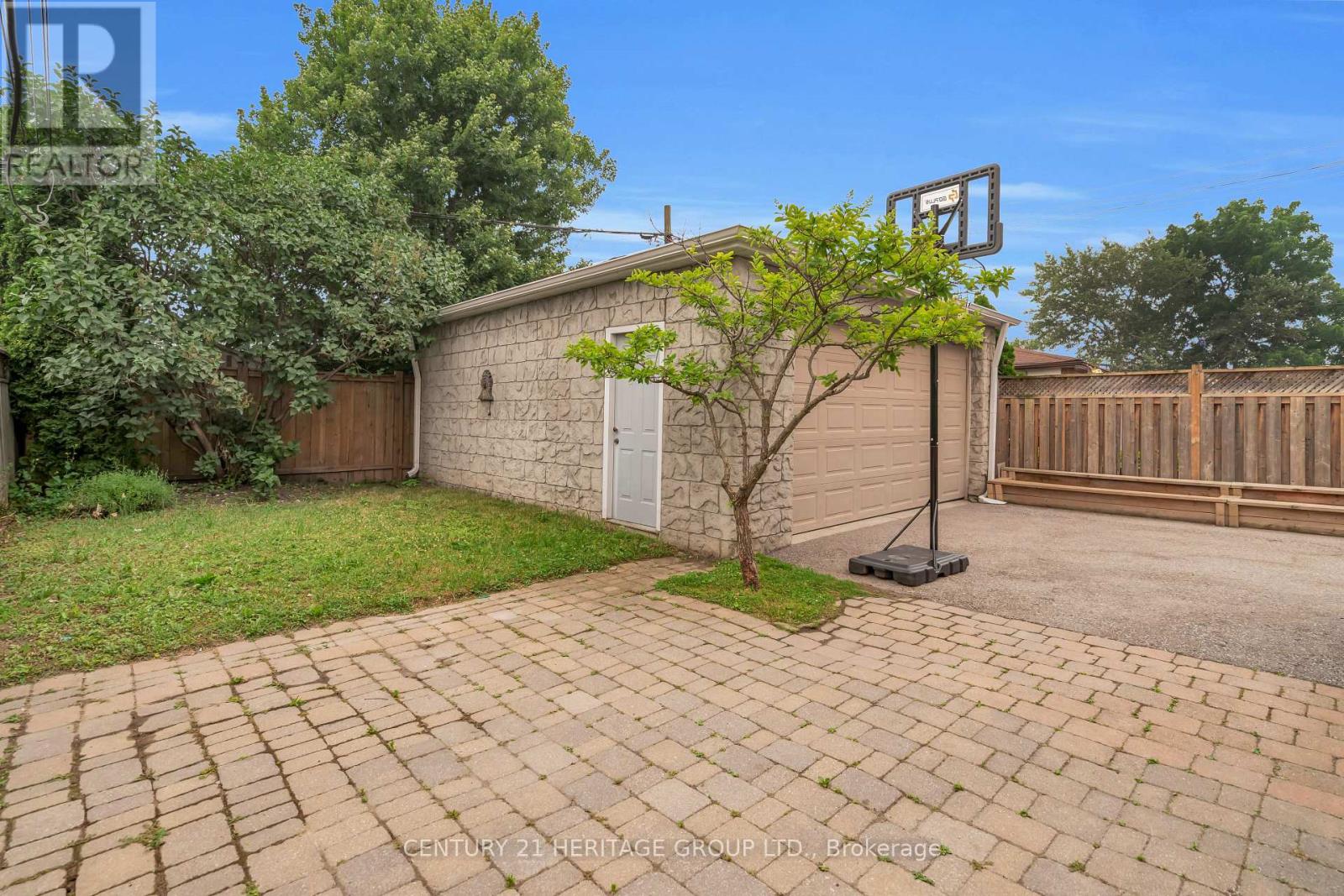 33 SANDERSTEAD AVENUE - 41
