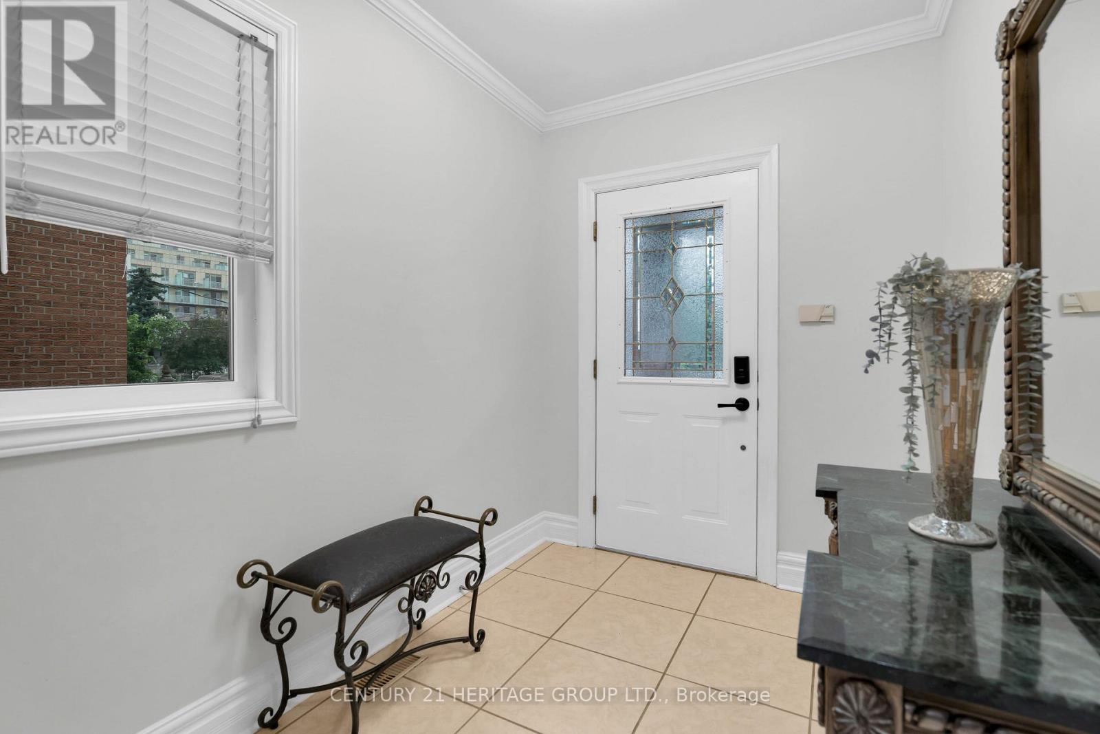 33 SANDERSTEAD AVENUE - 6