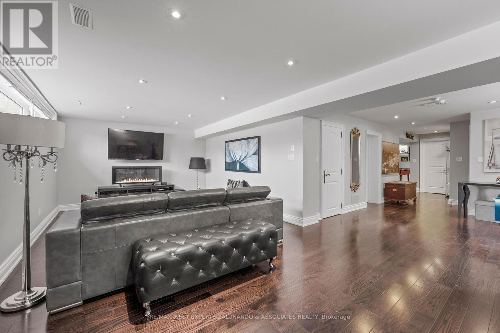 17 KRIEGER CRESCENT - 29