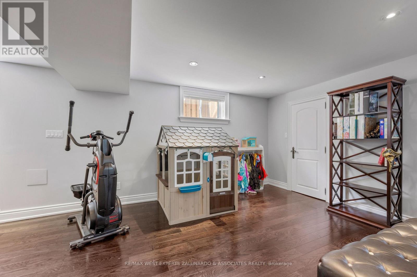 17 KRIEGER CRESCENT - 32