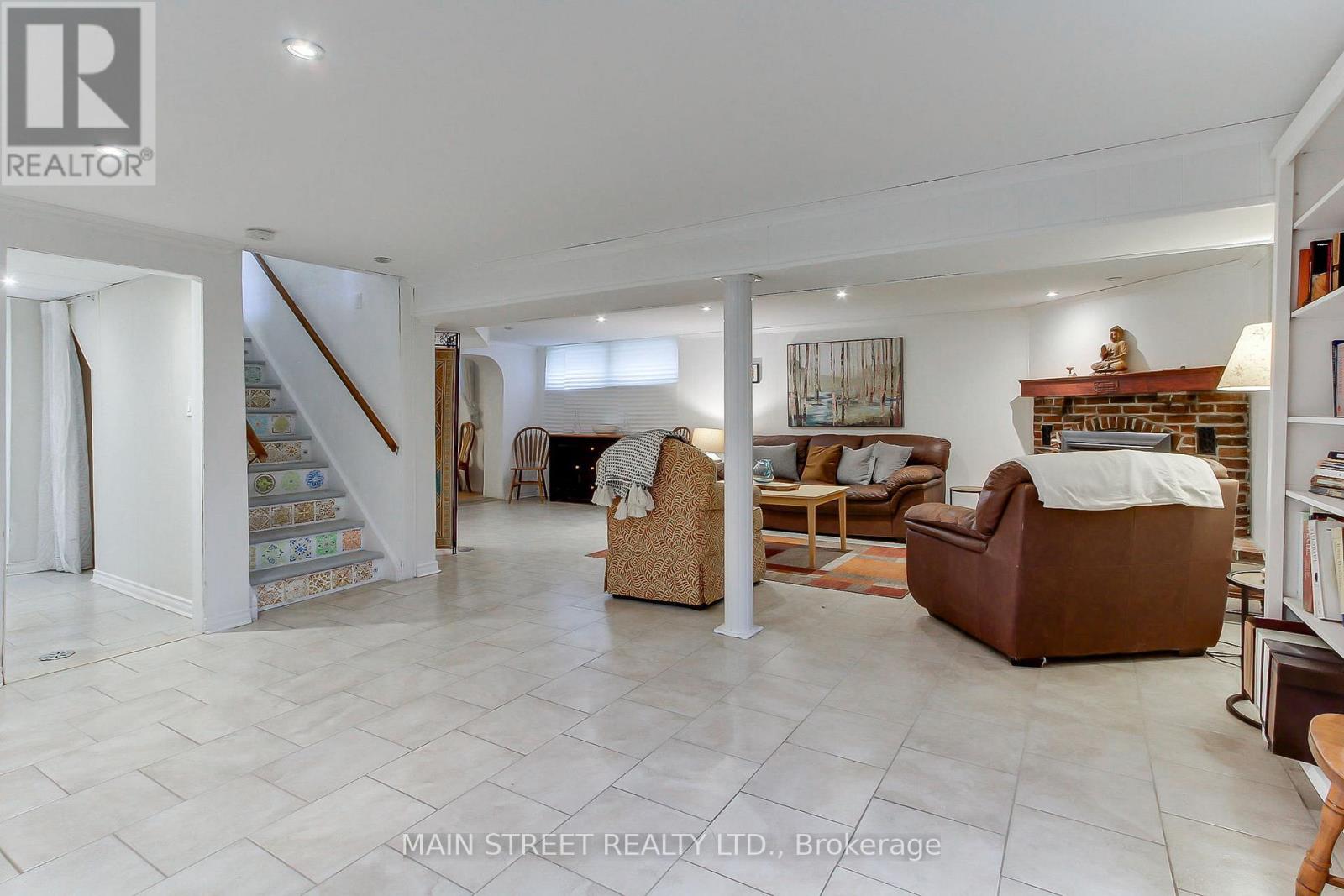 14 WESTHAMPTON DRIVE - 31