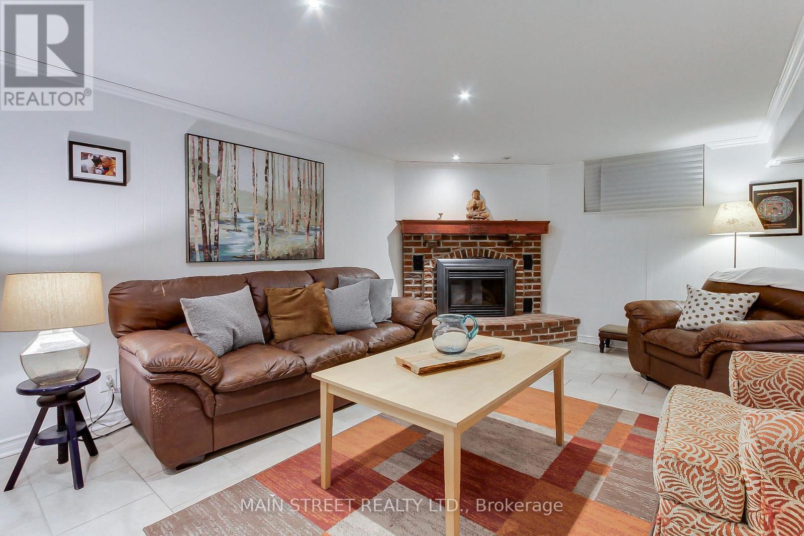 14 WESTHAMPTON DRIVE - 33