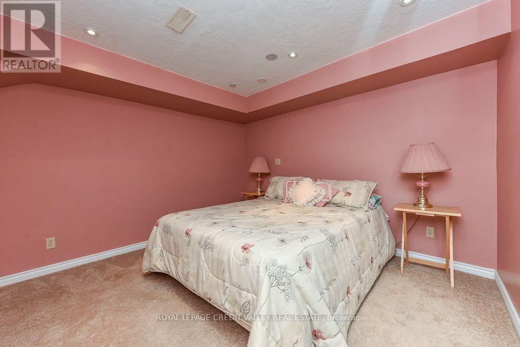 6 BALLERINA GARDENS - 15