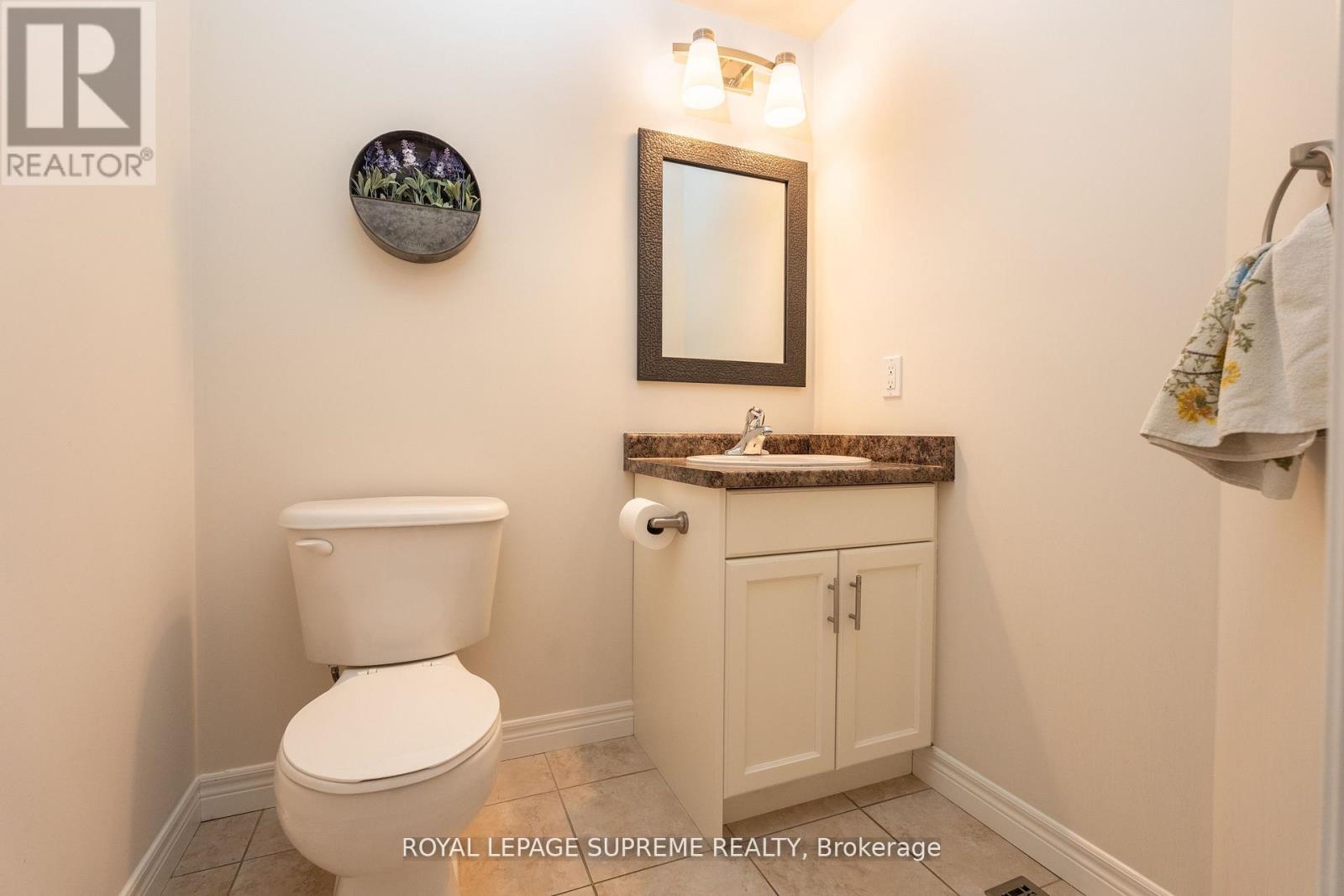 31 1/2 THOROLD ROAD - 10