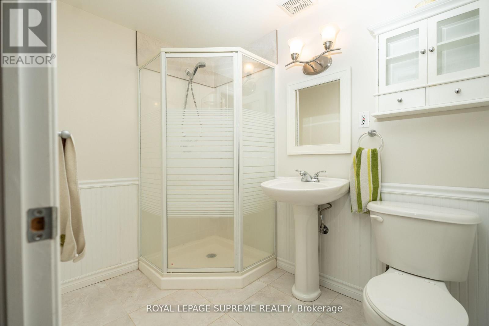 31 1/2 THOROLD ROAD - 12