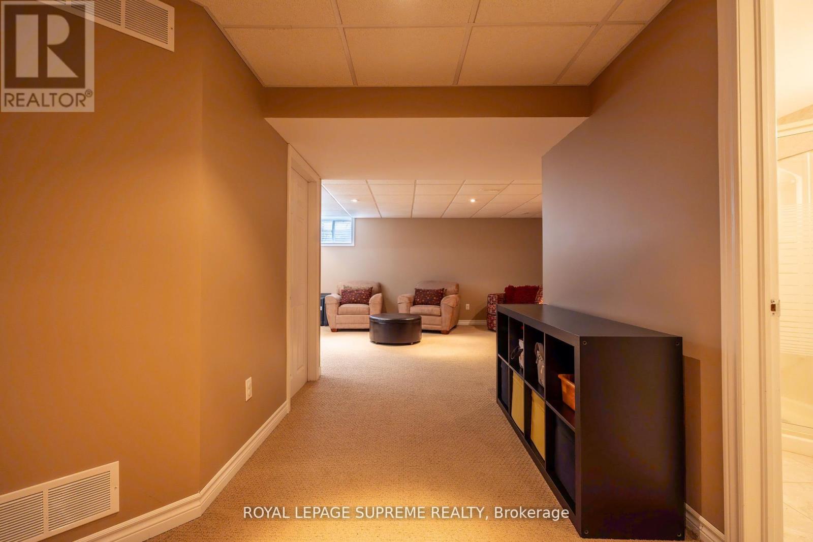 31 1/2 THOROLD ROAD - 13