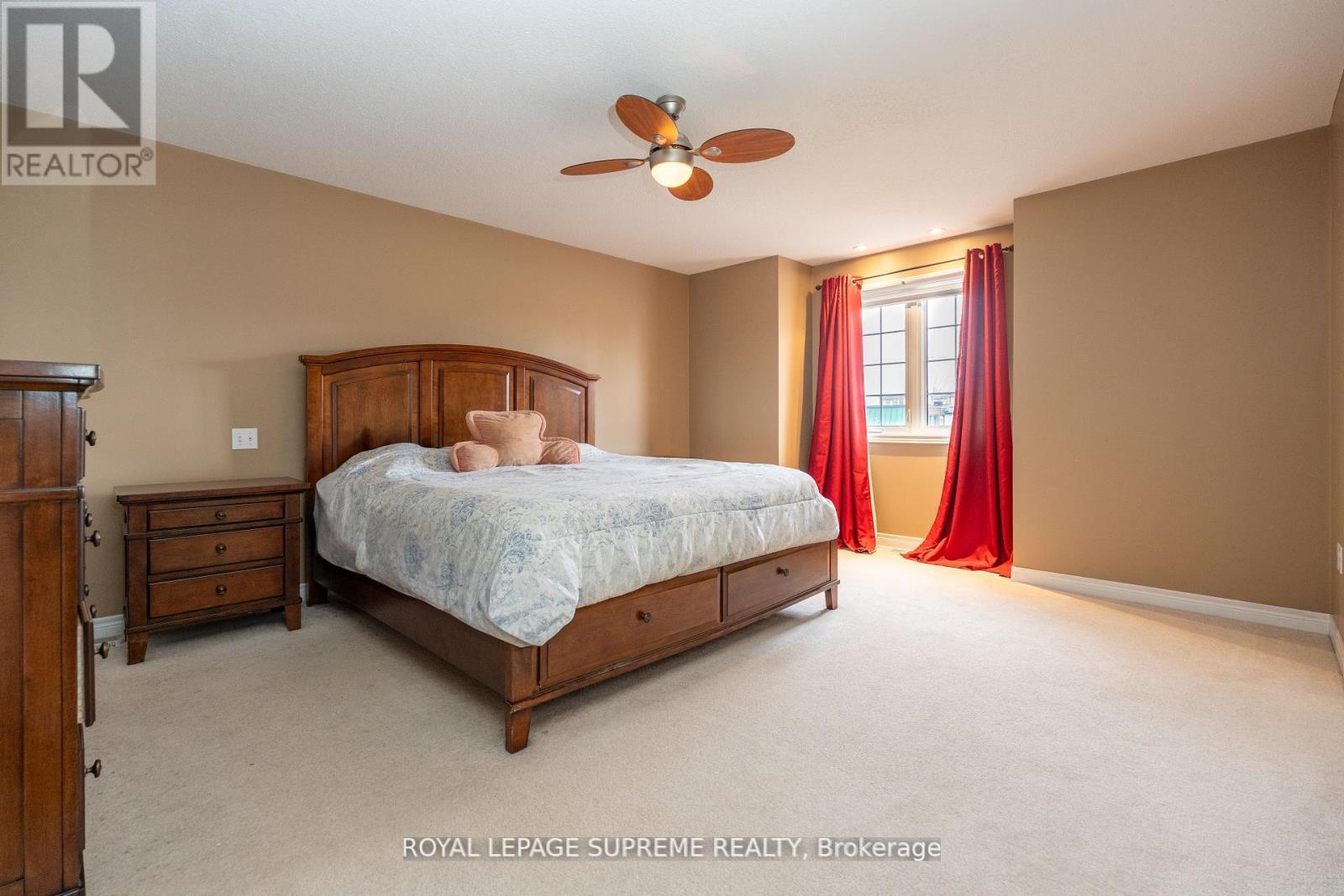 31 1/2 THOROLD ROAD - 17