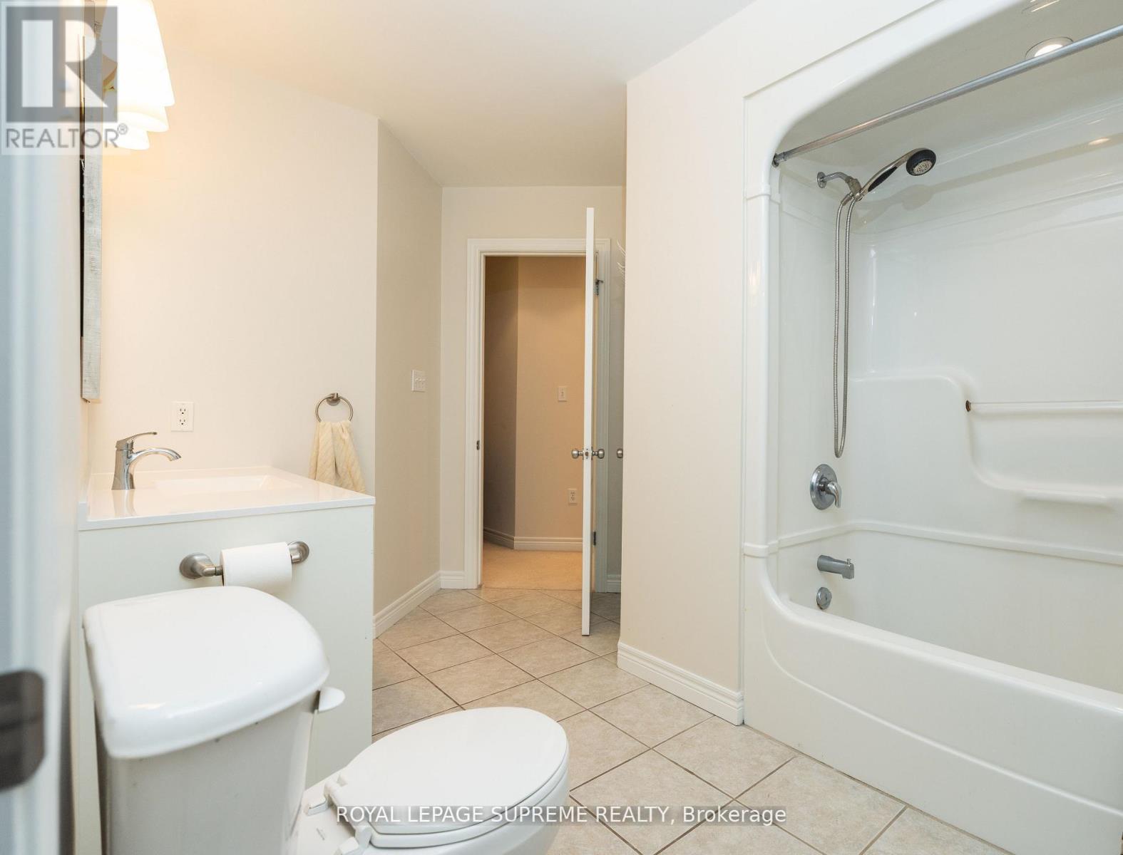 31 1/2 THOROLD ROAD - 20