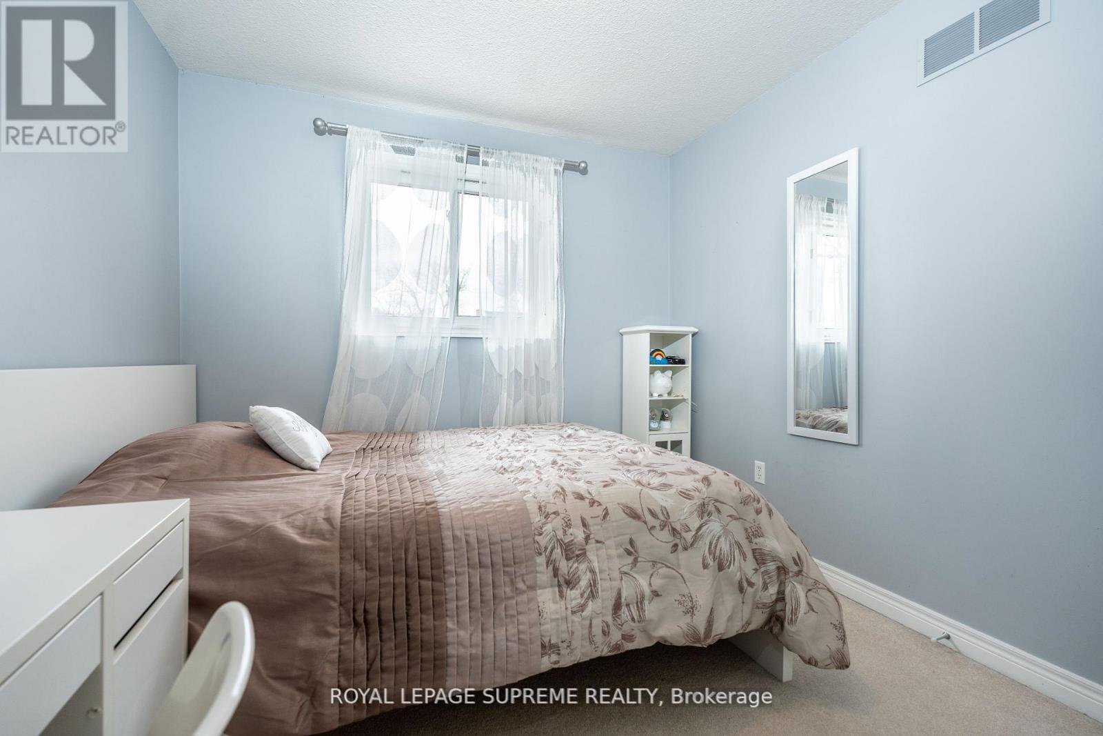 31 1/2 THOROLD ROAD - 23