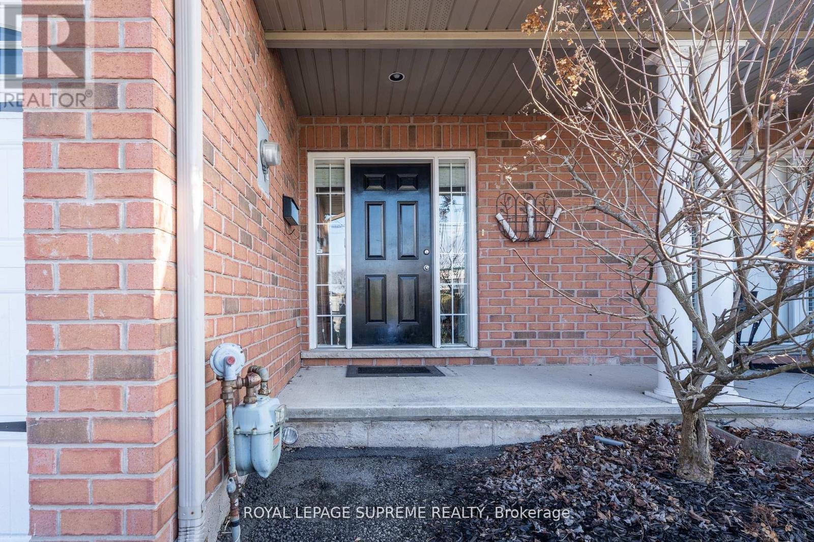 31 1/2 THOROLD ROAD - 4