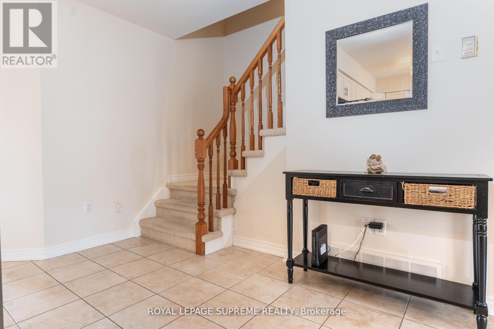 31 1/2 THOROLD ROAD - 8