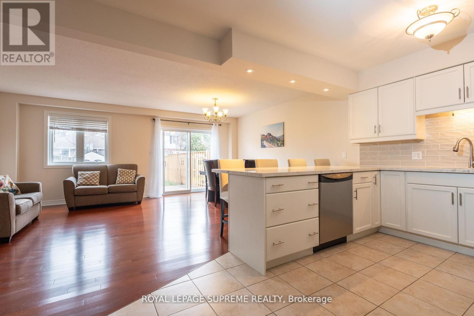31 1/2 THOROLD ROAD - 9