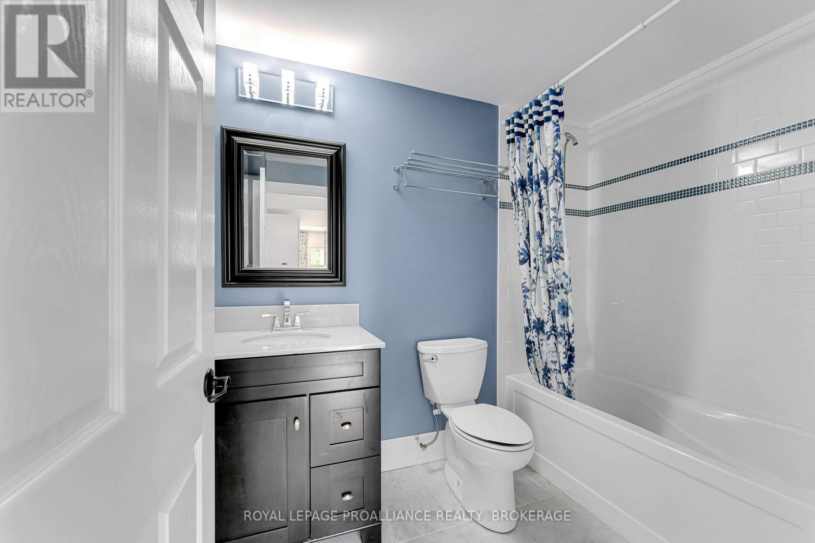 25 HOWE ISLAND FERRY ROAD - 31