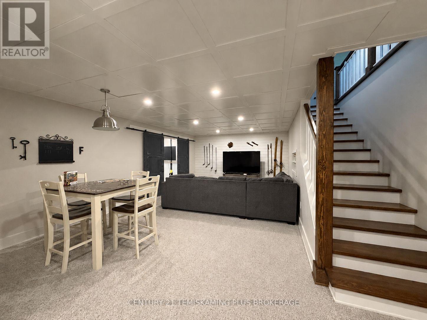 273 COSMAN CRESCENT - 19
