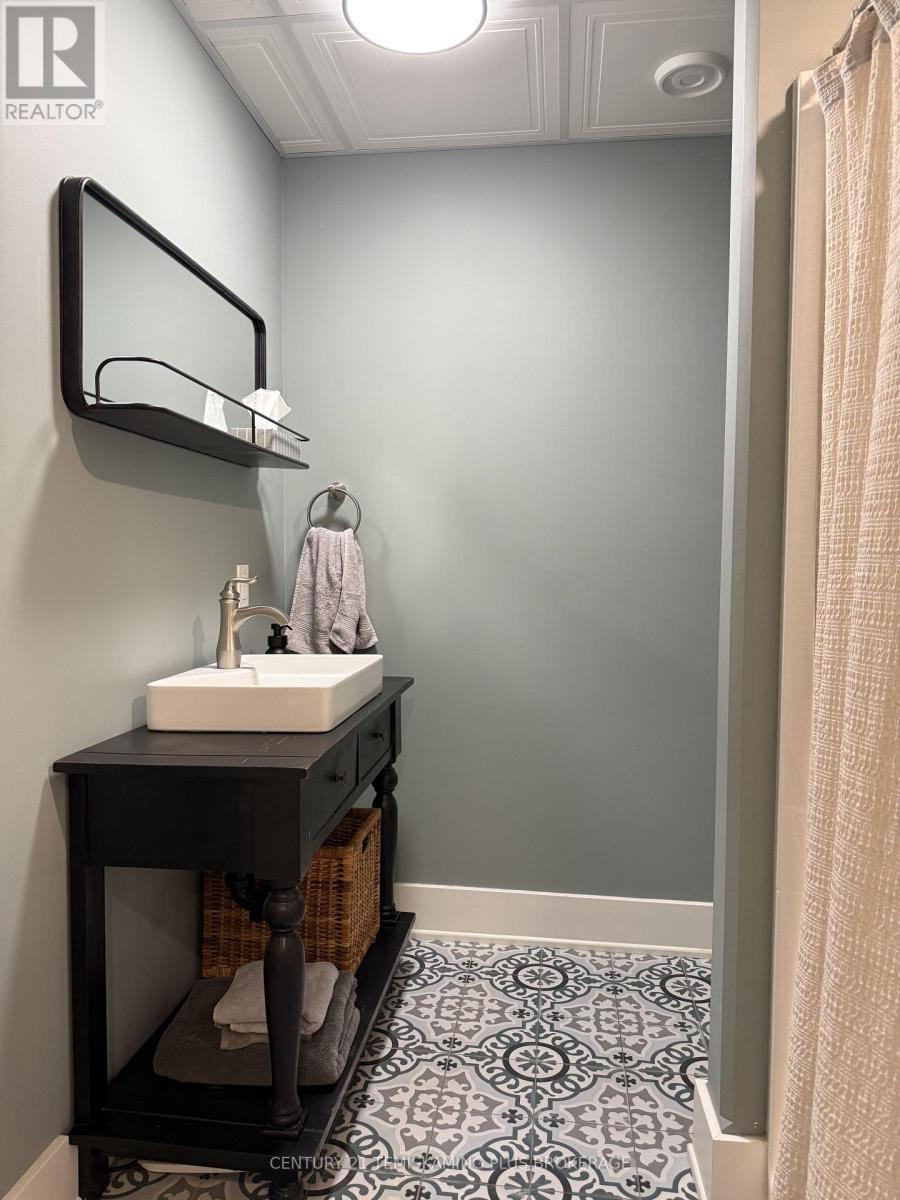 273 COSMAN CRESCENT - 21