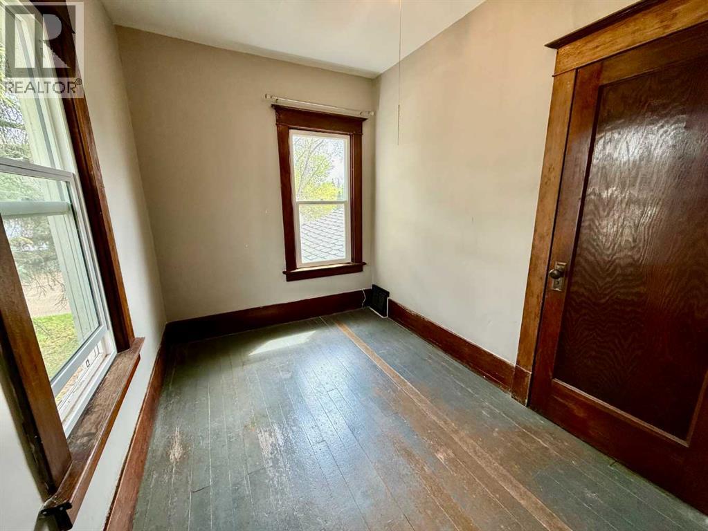 5127 47 Street - 21