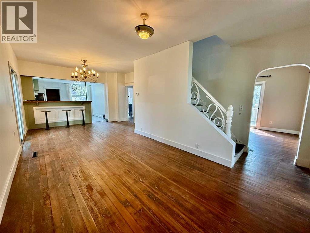 5127 47 Street - 7