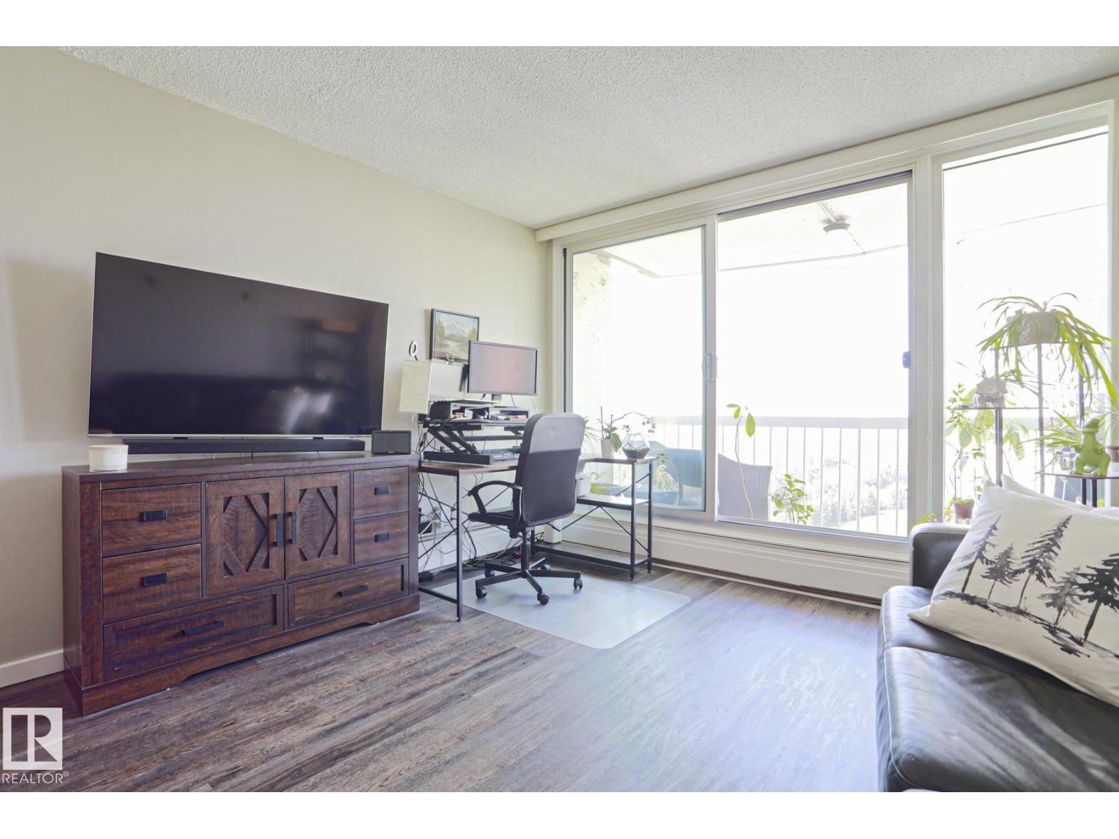 #1104 9835 113 ST NW - 12