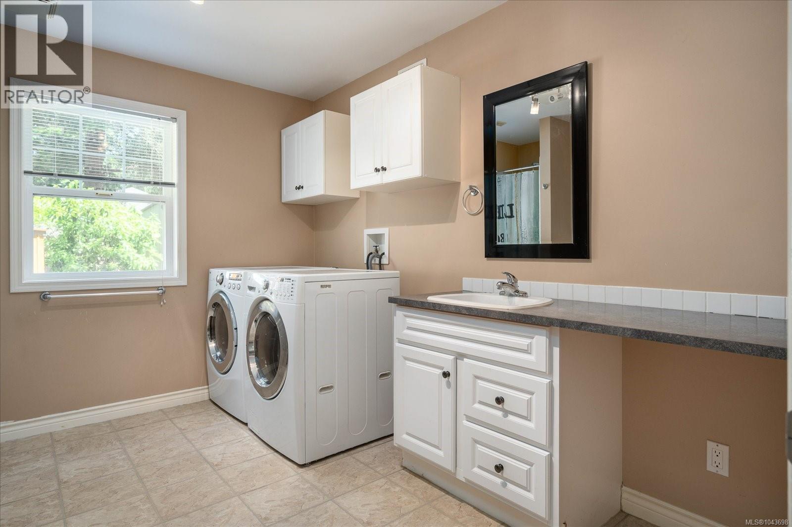 6560 Nevilane Dr - 33