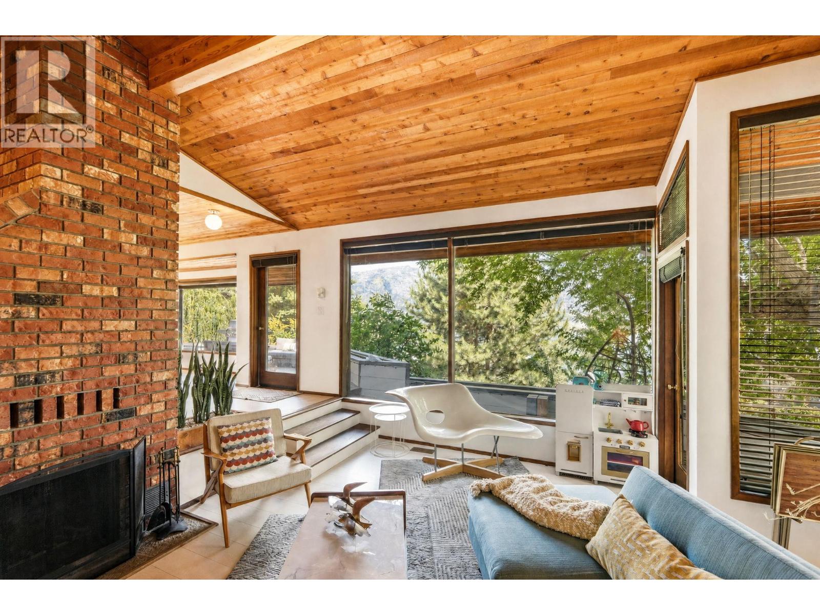  130 PINEVIEW Drive, Kaleden