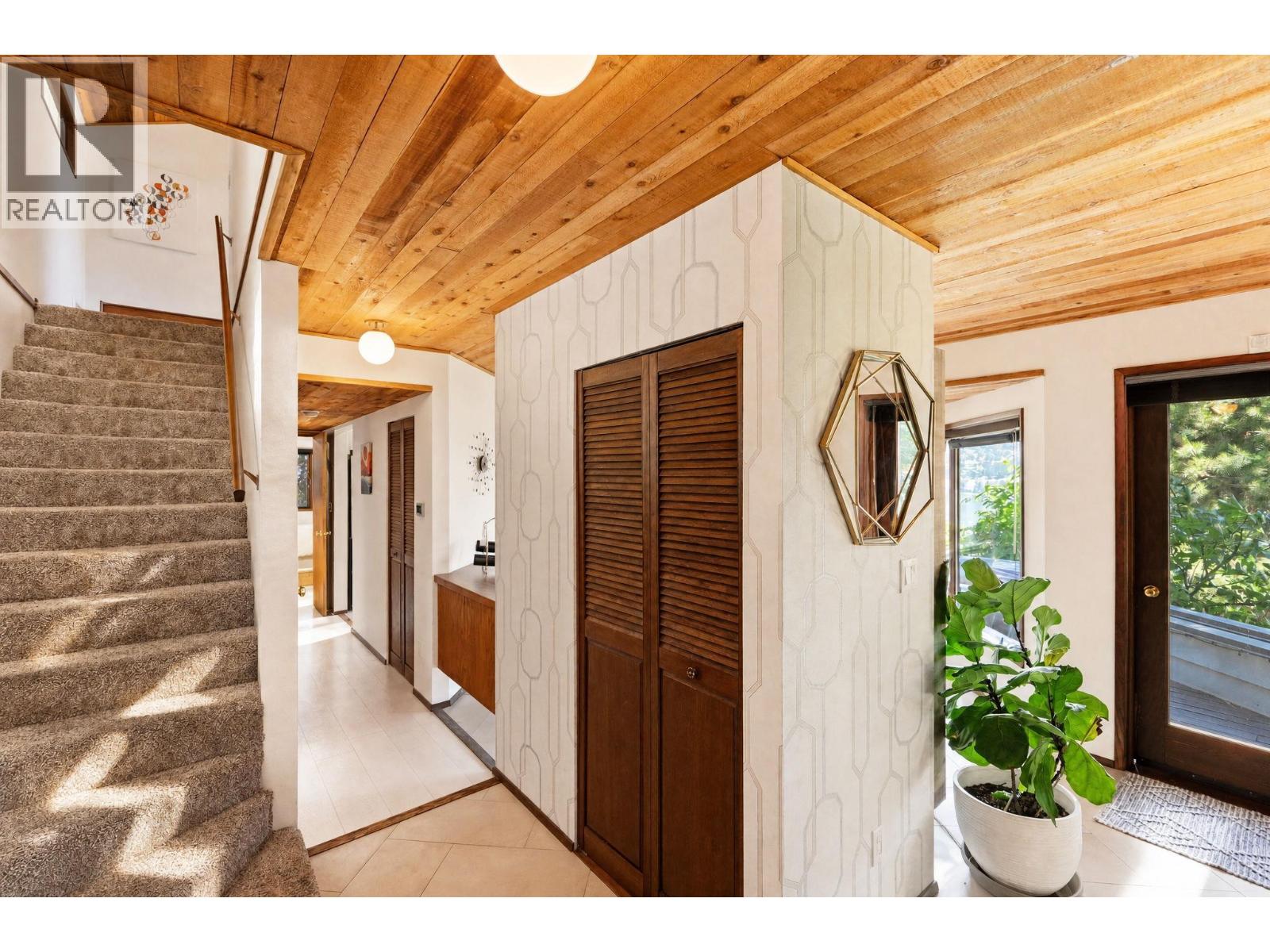 130 PINEVIEW Drive - 24