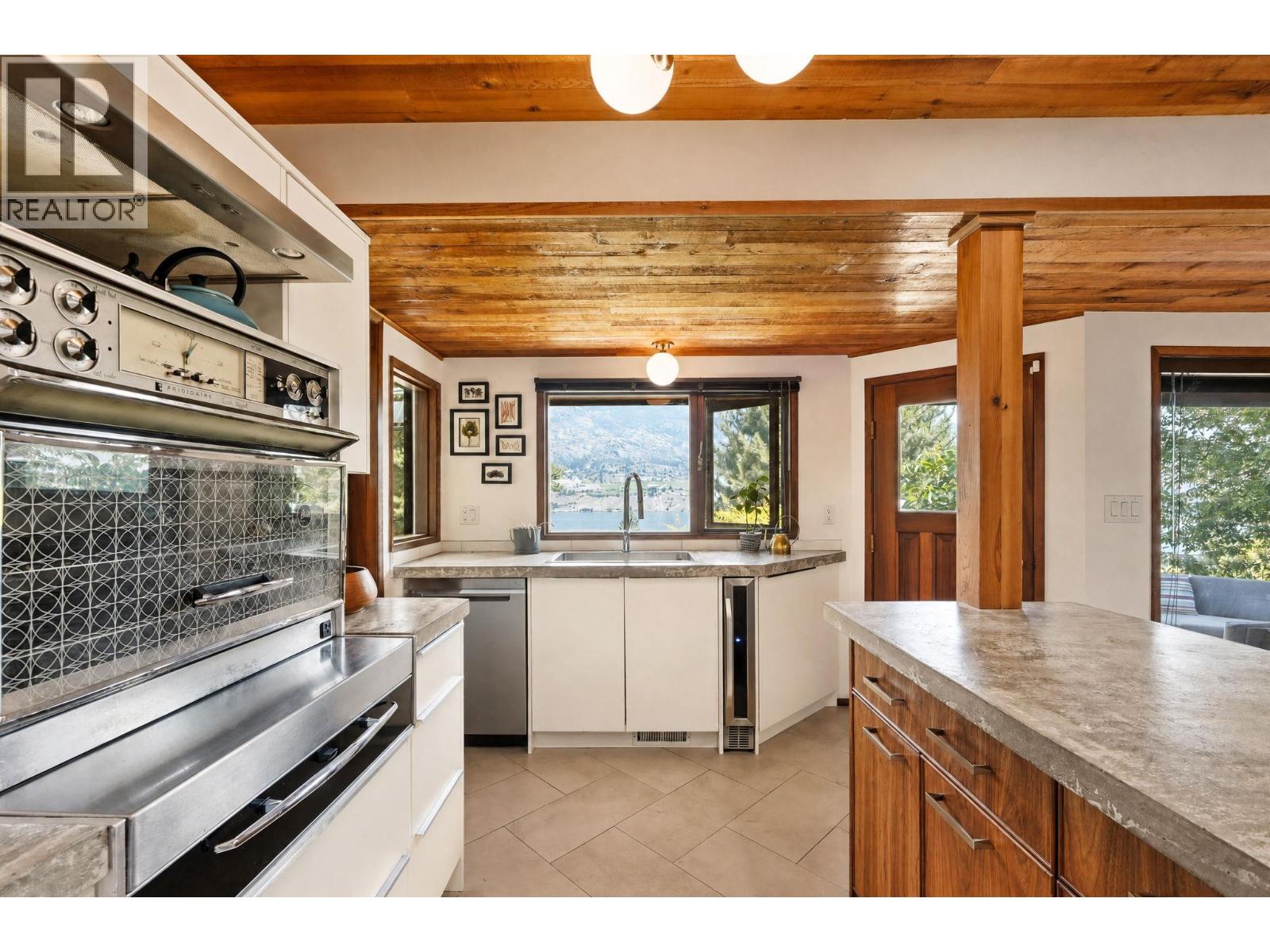 130 PINEVIEW Drive - 6