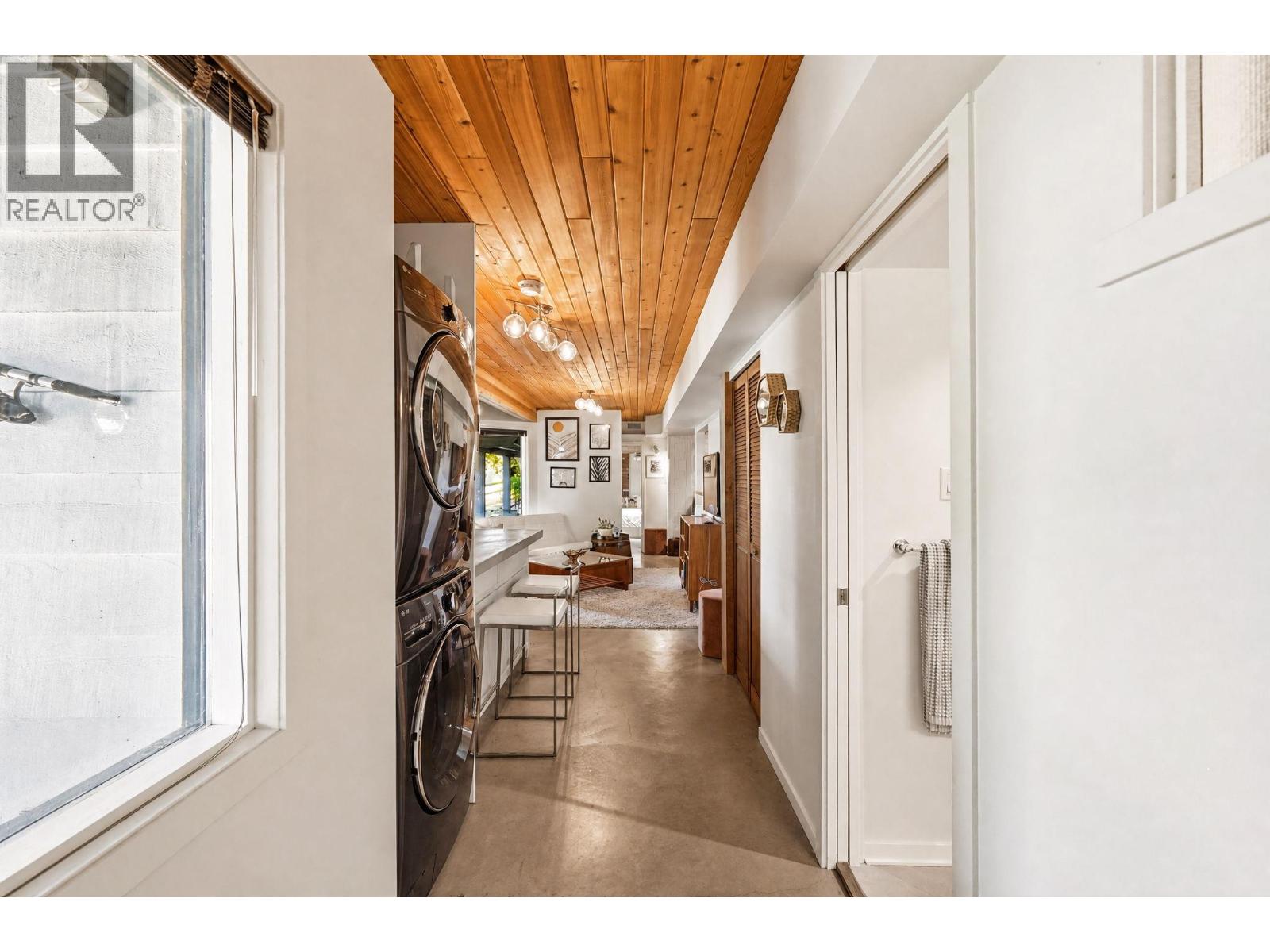 130 PINEVIEW Drive - 44
