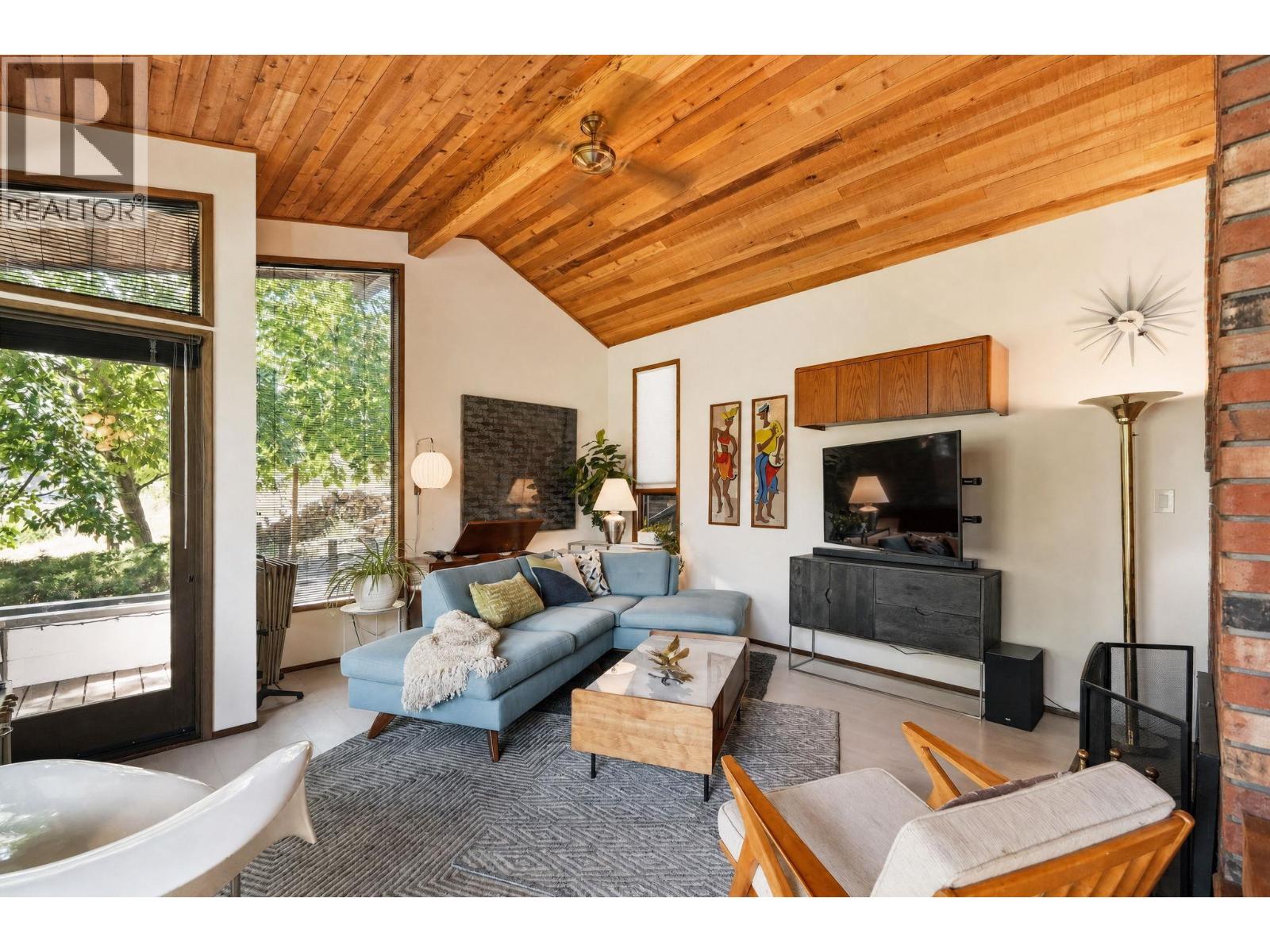 130 PINEVIEW Drive - 23