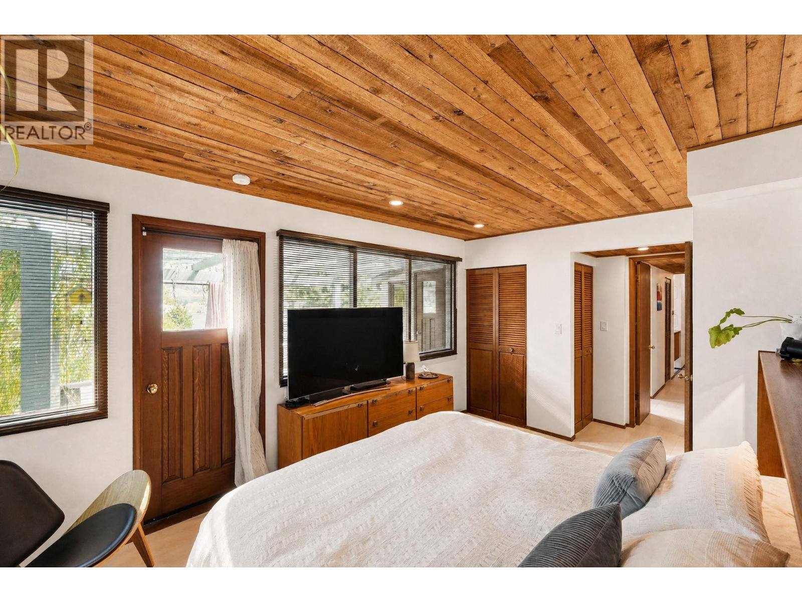 130 PINEVIEW Drive - 25