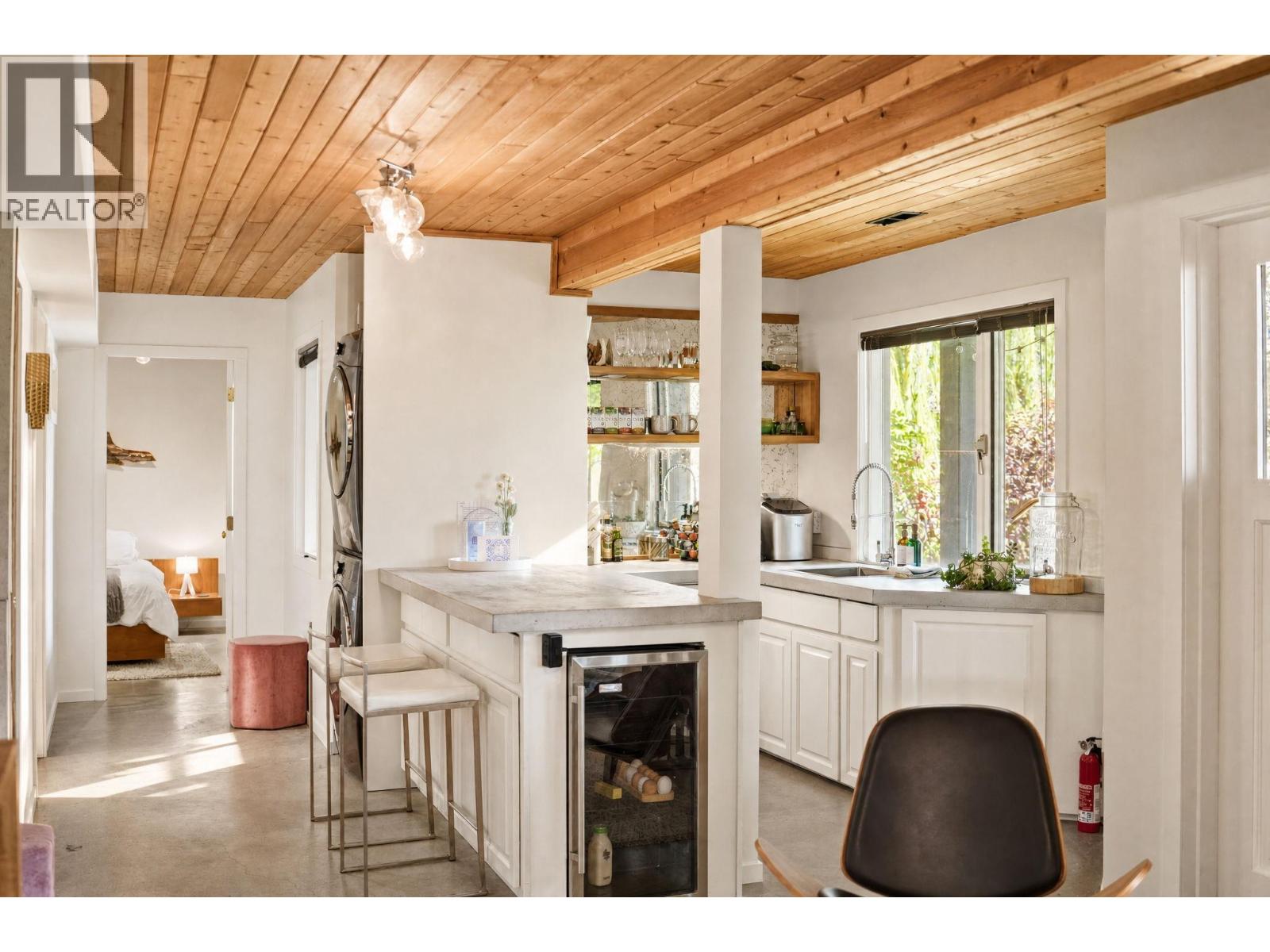 130 PINEVIEW Drive - 40