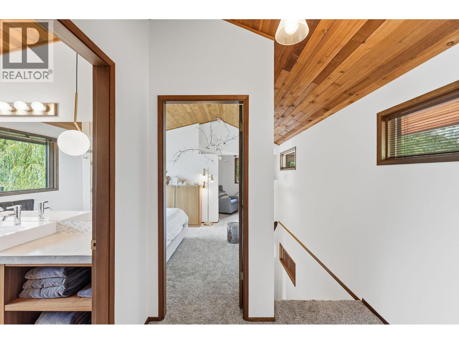 130 PINEVIEW Drive - 27