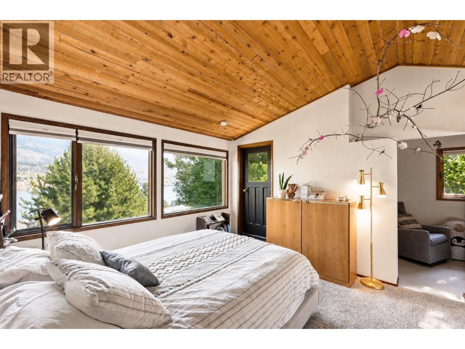  130 PINEVIEW Drive, Kaleden