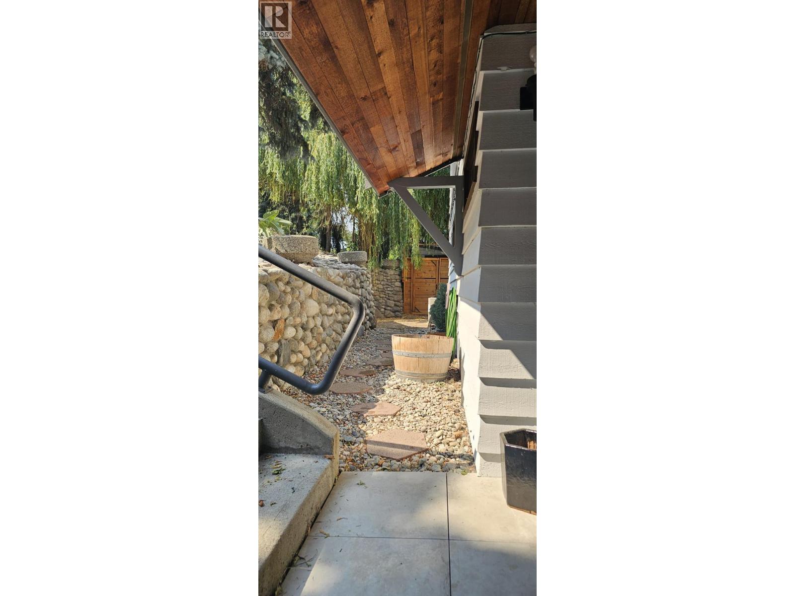  130 PINEVIEW Drive, Kaleden