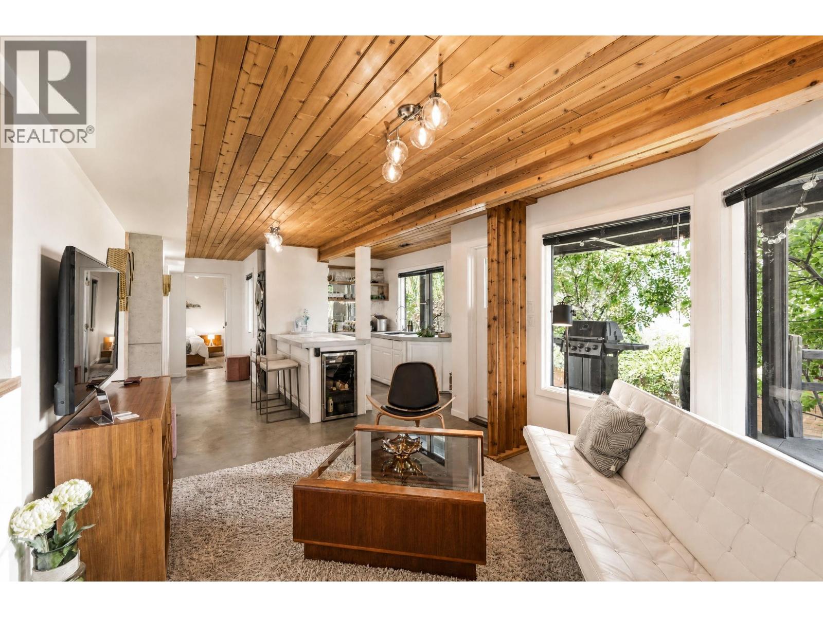 130 PINEVIEW Drive - 37