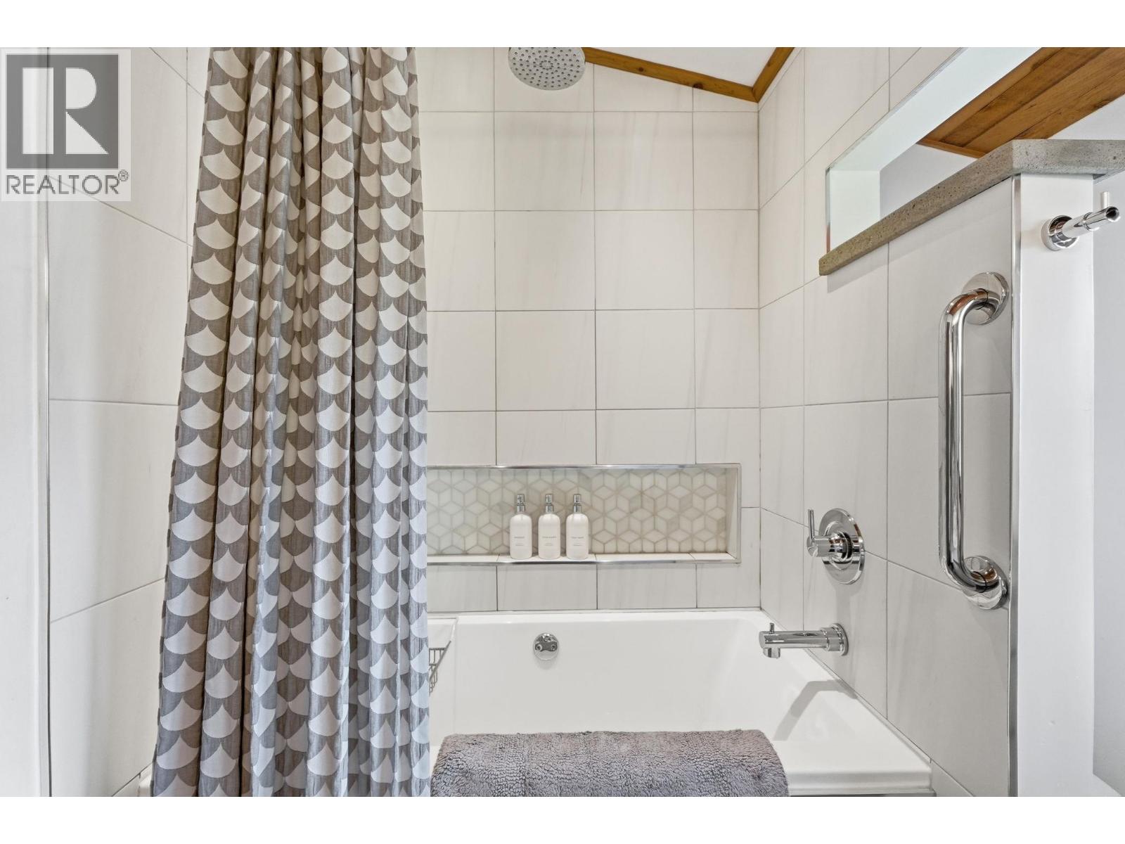130 PINEVIEW Drive - 32