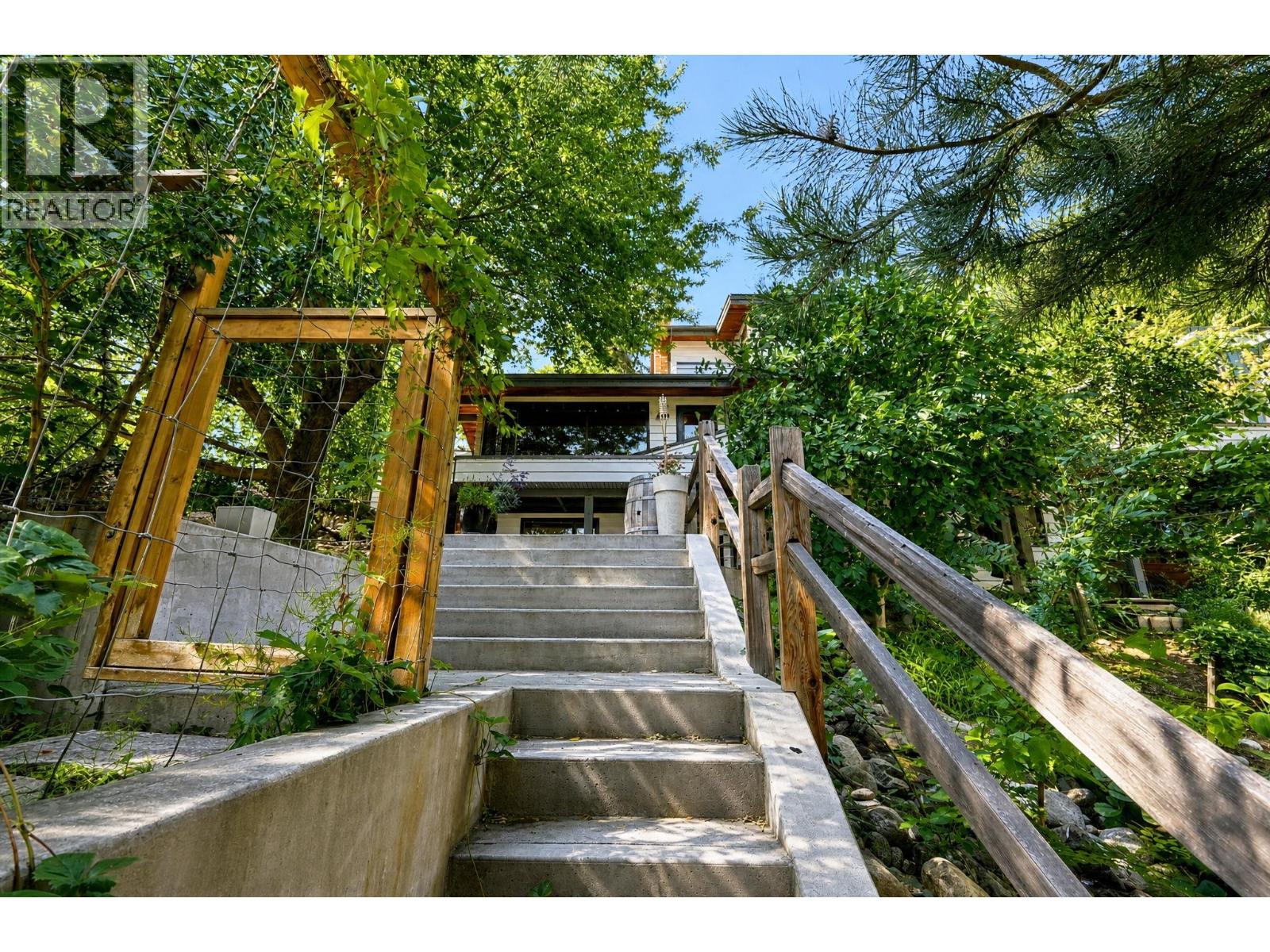 130 PINEVIEW Drive - 69