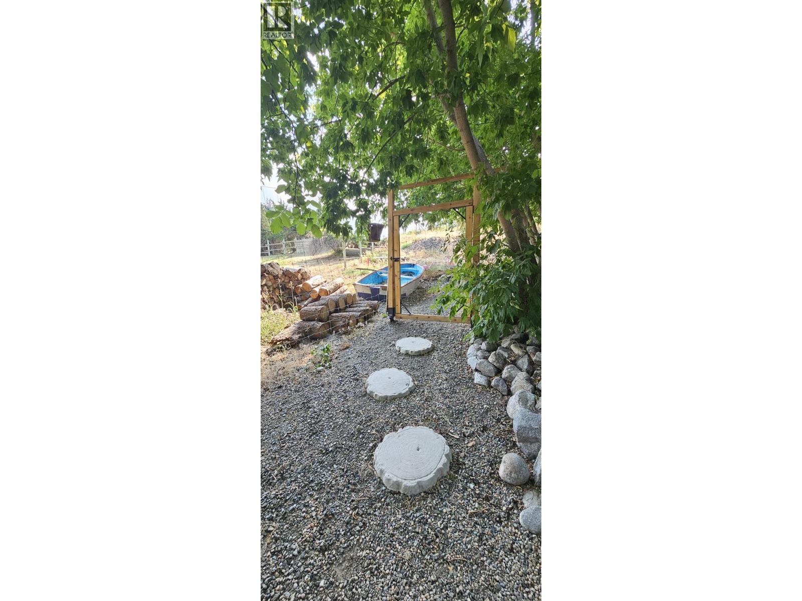  130 PINEVIEW Drive, Kaleden