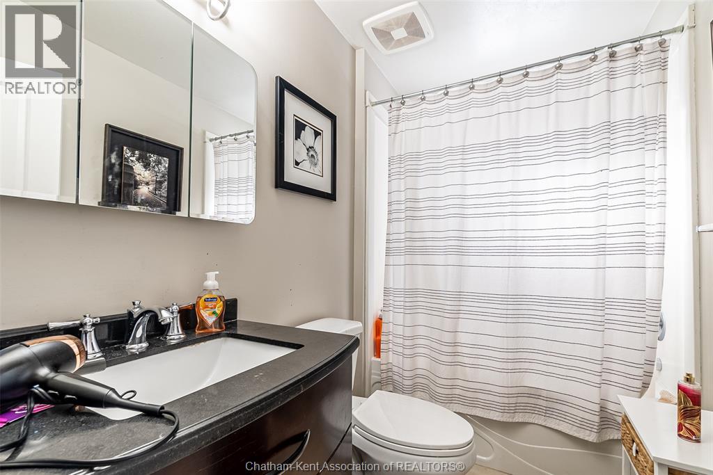 266 Grand AVENUE West - 10